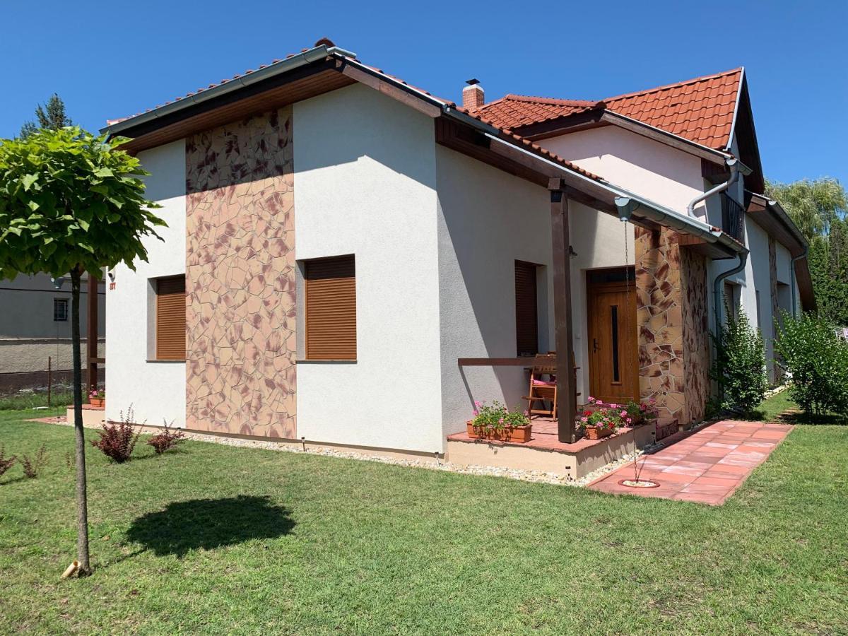 Laszlo Nyaralohaz Balatonfenyves Exteriér fotografie