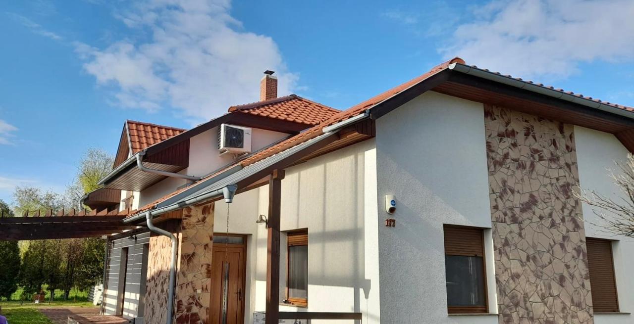 Laszlo Nyaralohaz Balatonfenyves Exteriér fotografie