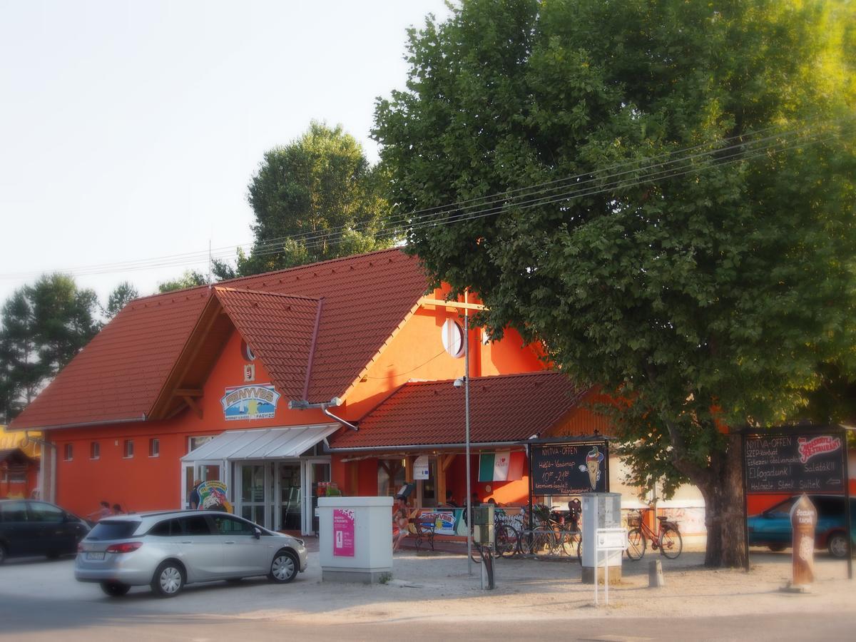 Laszlo Nyaralohaz Balatonfenyves Exteriér fotografie